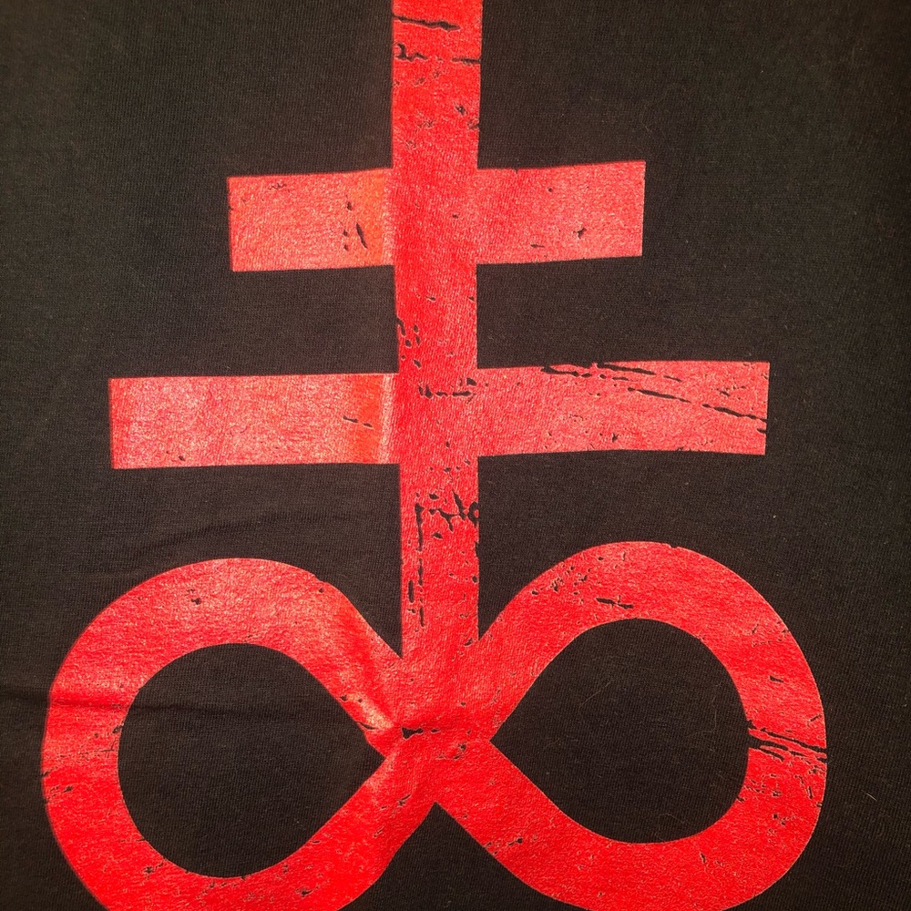 Satanic cross t-shirt 🖤❤️ - Picture 2 of 4